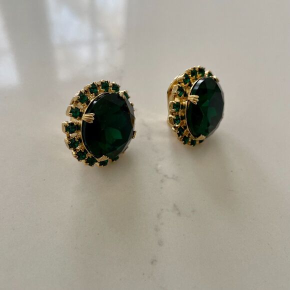 Vintage Emerald Clip On Earrings - Picture 7 of 9
